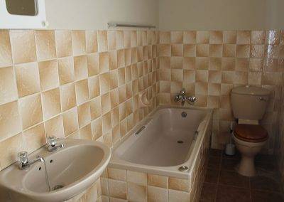 WARTHOG-PARADISE-room-bathroom